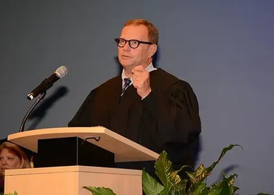 The Hon. Nick Nazaretian of Florida’s 13th Judicial Court delivers the keynote speech during Cooley Law School’s commencement ceremony