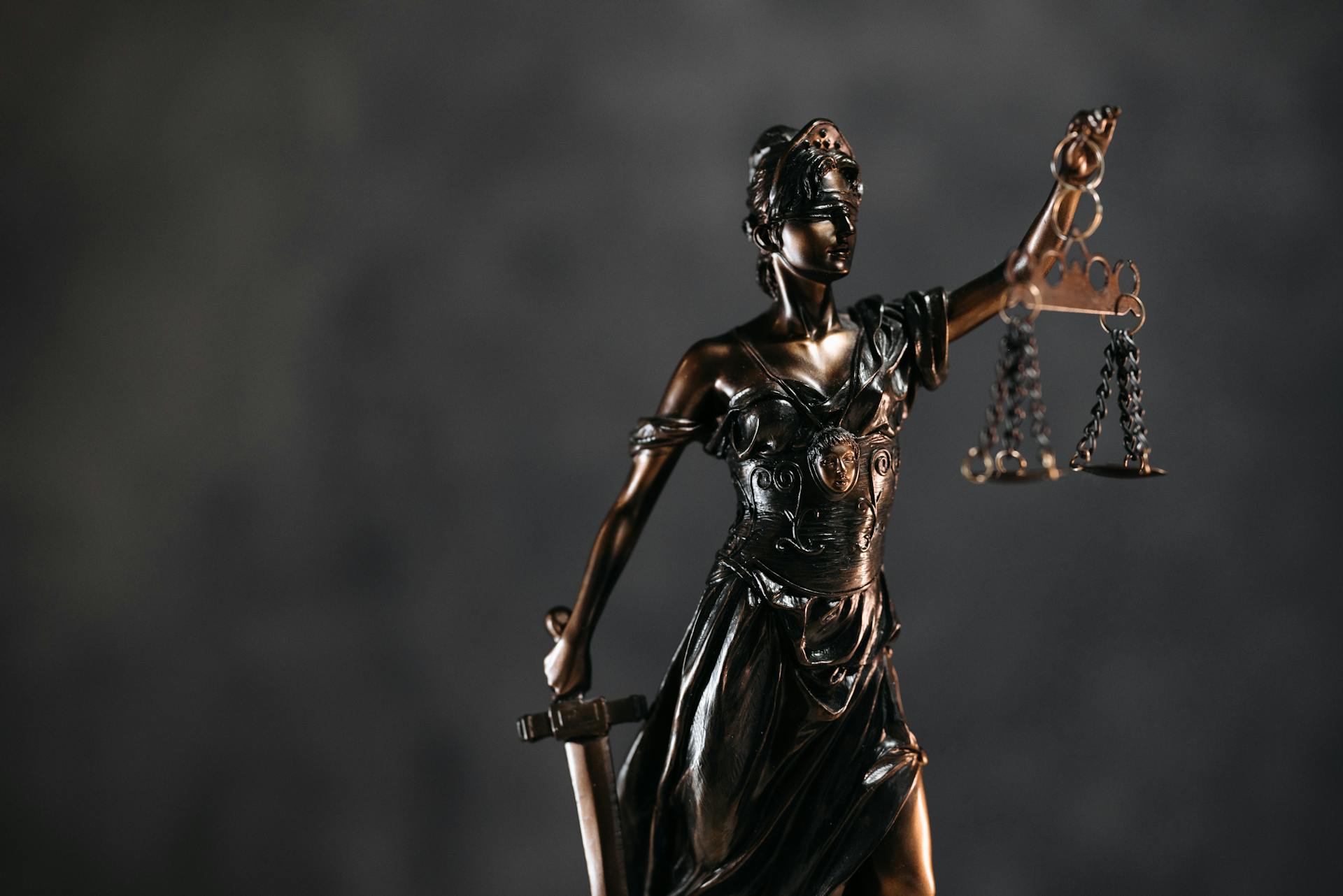 Statue holding scales of justice